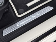 Baguettes de bas de caisse en acier inoxydable avec logo, illuminées. Porsche 958 Cayenne MKIII - 95804480011, 95804480015, 95804480035