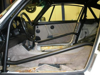 Überrollkäfig 6-Punkt-Verschraubung mit einzelnen Türstangen, mit Schiebedach. Porsche 964