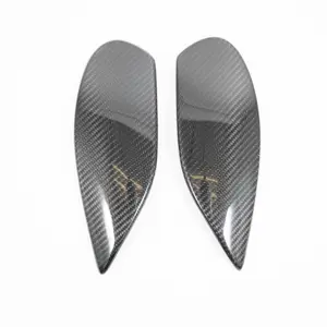 Het voorste gedeelte van de Rennline-middenconsole is bedekt met koolstofvezel. Porsche 986 Boxster / 996 - 99655208705A18, 99655208705C18, 99655208705S18, 99655208705G18, 99655208705B18, 99655208805A18, 99655208805C18, 99655208805S18, 99655208805B18, 99655208705A12, 99655208705C52, 99655208705S32, 99655208705G12, 99655208705B52, 99655208705J32, 99655208805A12, 99655208805C52, 99655208805S32, 99655208805G12, 99655208805B52, 99655208805J32, 99655208703A11, 99655208703C51, 99655208703S31, 99655208703J31, 99655208703M31, 99655208703G11, 99655208703B51, 99655208703D12, 99655208703T12, 99655208703P12, 99655208803A11, 99655208803C51, 99655208803S31, 99655208803J31, 99655208803M31, 99655208803G11, 99655208803B51, 99655208803D12, 99655208803T12, 99655208803P12