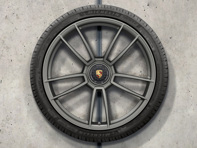 Llantas de aleación 911 Turbo S de 20/21 pulgadas Platinum (brillante satinado) y neumáticos de invierno Original Porsche - 992044603AC