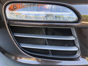 前保险杠侧格栅（散热器格栅）。保时捷 997 Gen 2 Carrera 2 / 4 / S / 4S