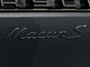 Stemma posteriore MACAN S, primerizzato. Porsche Macan II / Macan II S - 95B04481571G2X, 95B04481571