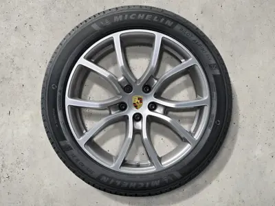 Jantes alliage 21" Cayenne Exclusive Design et pneus hiver Porsche d'origine