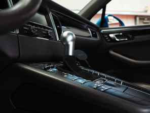 Schalthebel-Umrüstsatz PDK auf Manuell von Rennline. Porsche 95B Macan 2014-21 - 95B713139B, 95B713139E, 95B713139C, 95B713139D, 95B713139F, 95B713139L, 95B713139K, 95B713139N - TR39 BB, TR39 BR, TR39 SR, TR39 SB